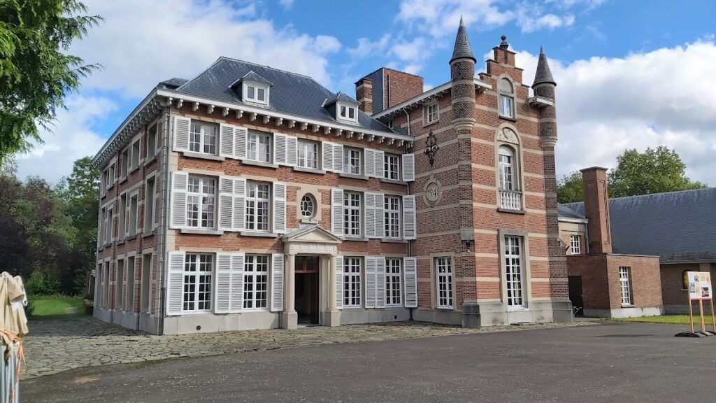 Castle de Bist: A Historic Estate and Manor House in Belgium 1 Castle de Bist