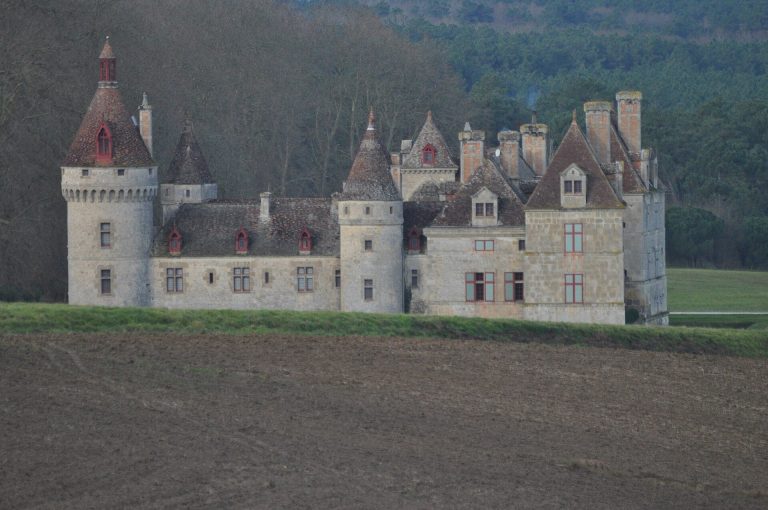 Château du Sendat: A Fortified Aristocratic Residence in France