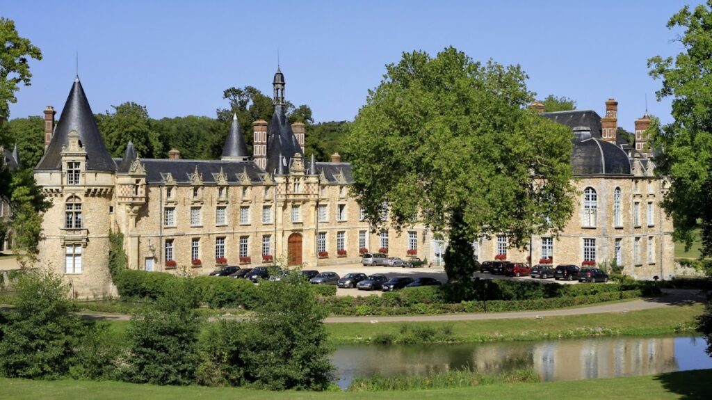 Castle of Esclimont: A French Château and Estate 1 Castle of Esclimont