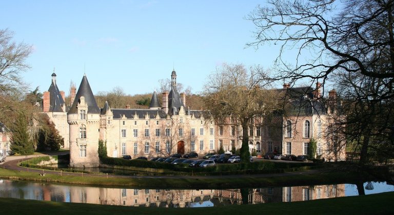 Castle of Esclimont: A French Château and Estate