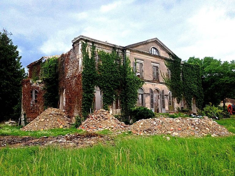 Château du Vernay: A Nineteenth-Century Residence in Charette, France