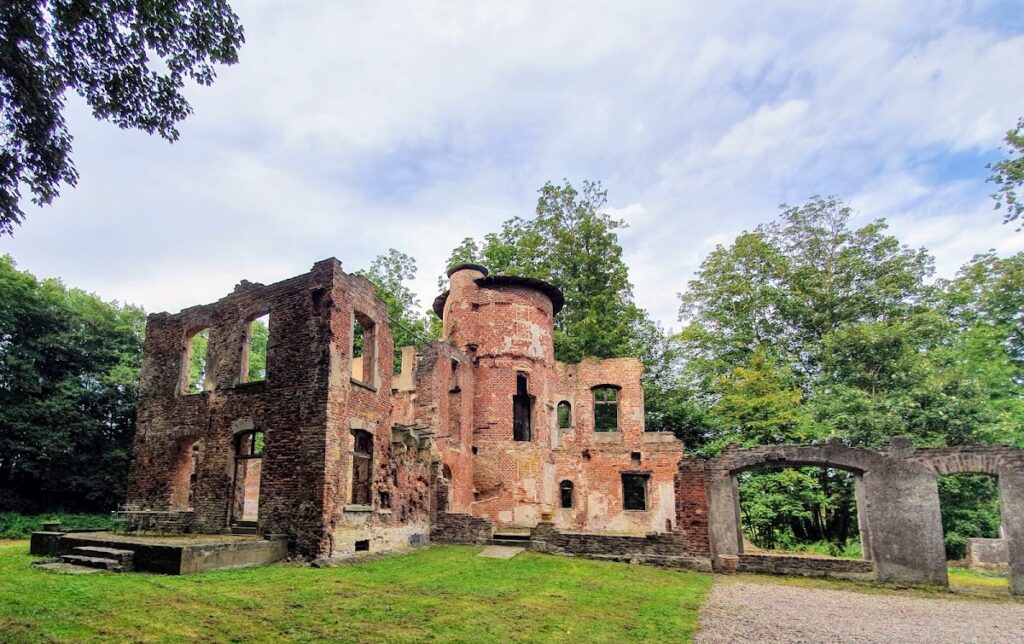 Haus Empel: A Medieval Moated Castle Ruin in Germany 1 Haus Empel