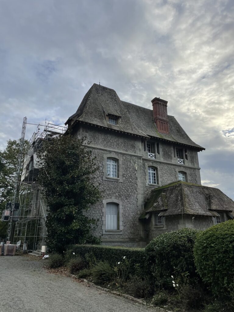 Château du Bois-Rouaud: A Historic Estate and Stud Farm in France