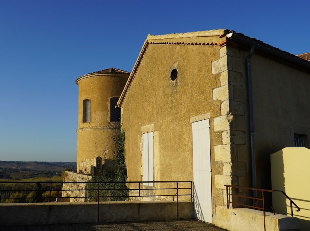 Former Castle of the Counts of Armagnac: A Fortified Residence in Lectoure, France 1 Ancien château des comtes d'Armagnac