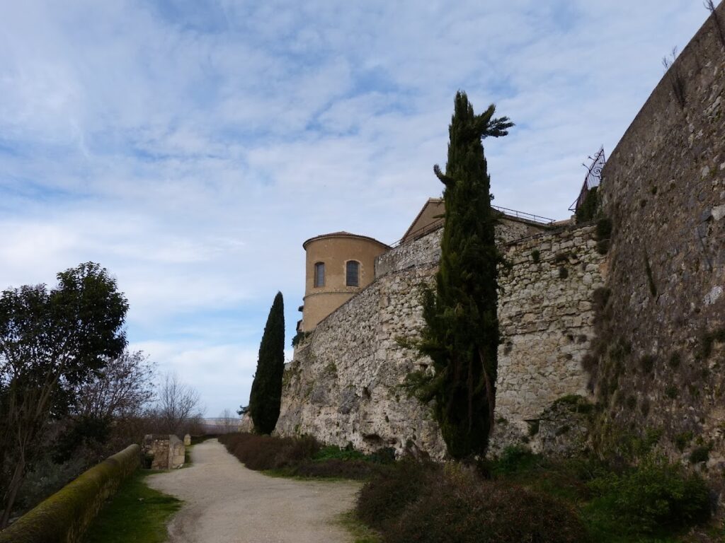 Former Castle of the Counts of Armagnac: A Fortified Residence in Lectoure, France 2 Ancien château des comtes d'Armagnac