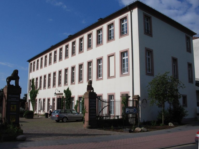 Schloss Reinhartshausen: A Historic Palace and Winery in Germany