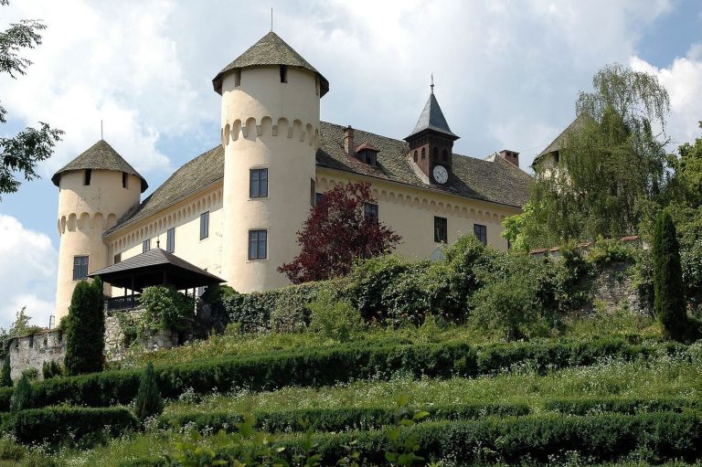 Schloss Tentschach: A Medieval Castle and Noble Estate in Austria