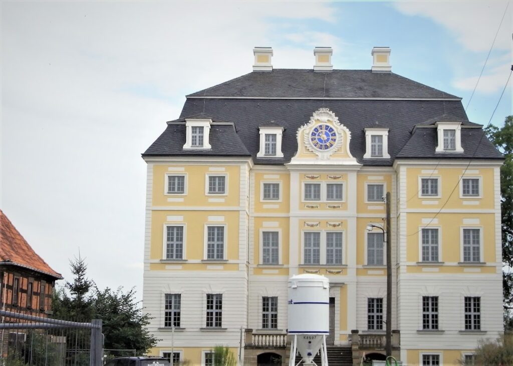 Wiederau Castle: A Baroque Palace Complex in Germany 1 Wiederau castle