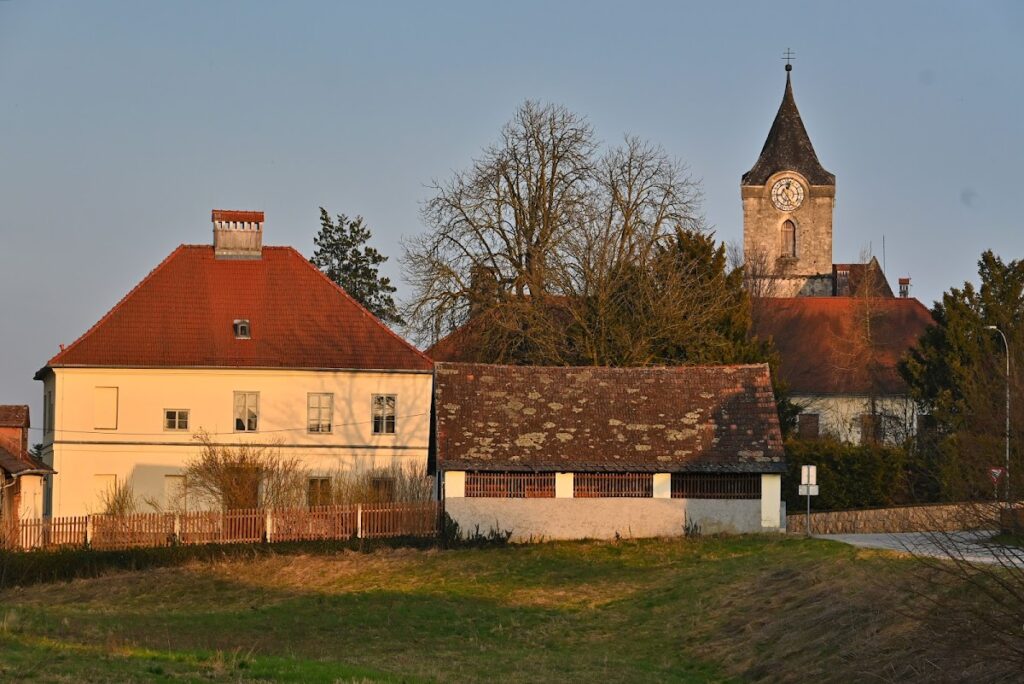 Schloss Erla St. Pantaleon: Former Benedictine Nunnery in Austria 2 Schloss Erla St. Pantaleon