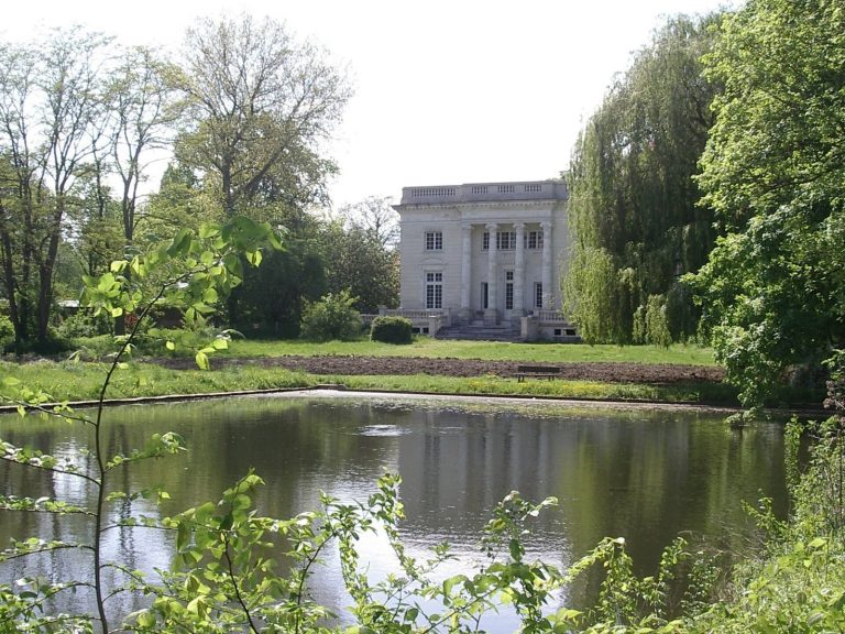 Château de l’abbaye de Cysoing: A Château in a Former Abbey Enclosure