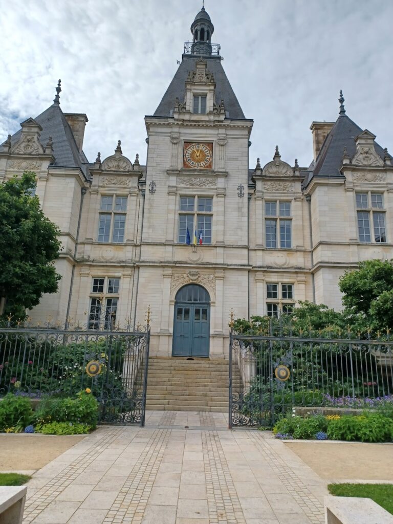 Château de Magnanne: A Historic Residence in France 2 Château de Magnanne