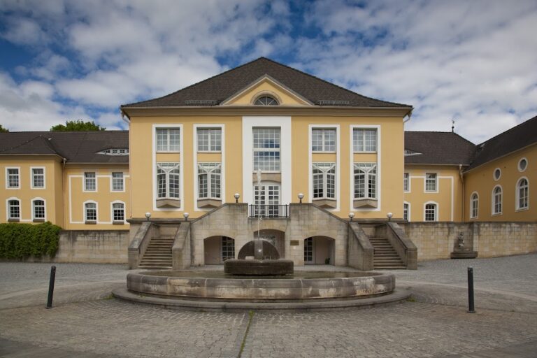 Schmochtitz Bischof Benno Haus: A Catholic Educational and Conference Center in Germany