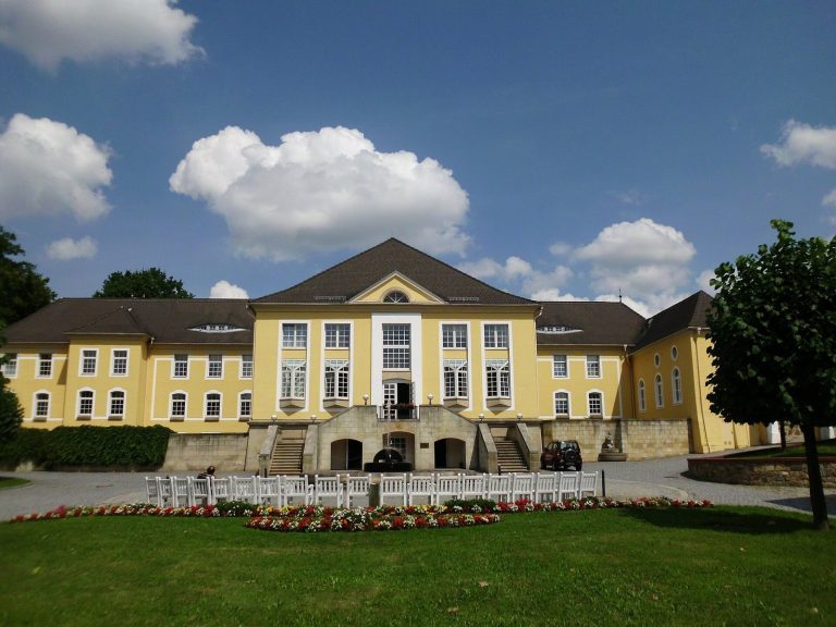 Schmochtitz Bischof Benno Haus: A Catholic Educational and Conference Center in Germany