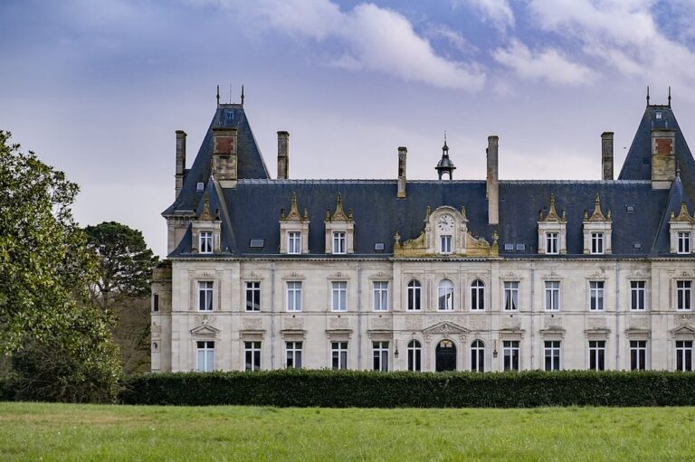 Château de Tressé: A Neo-Classical Estate in France