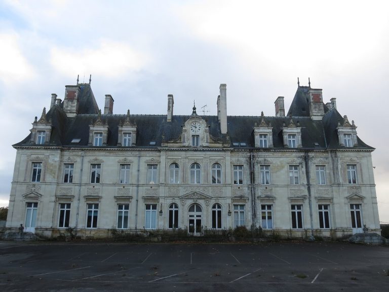 Château de Tressé: A Neo-Classical Estate in France