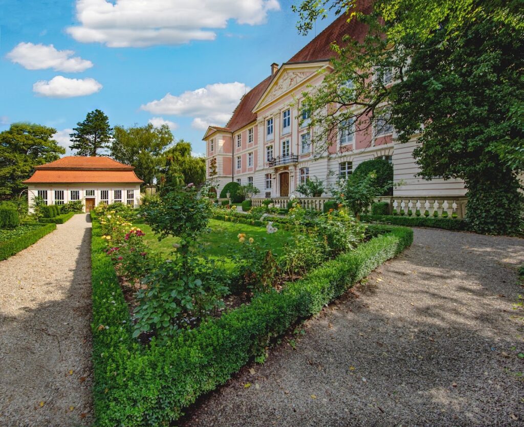 Schloss Eschenau: A Rococo Palace in Obersulm, Germany 2 Schloss Eschenau