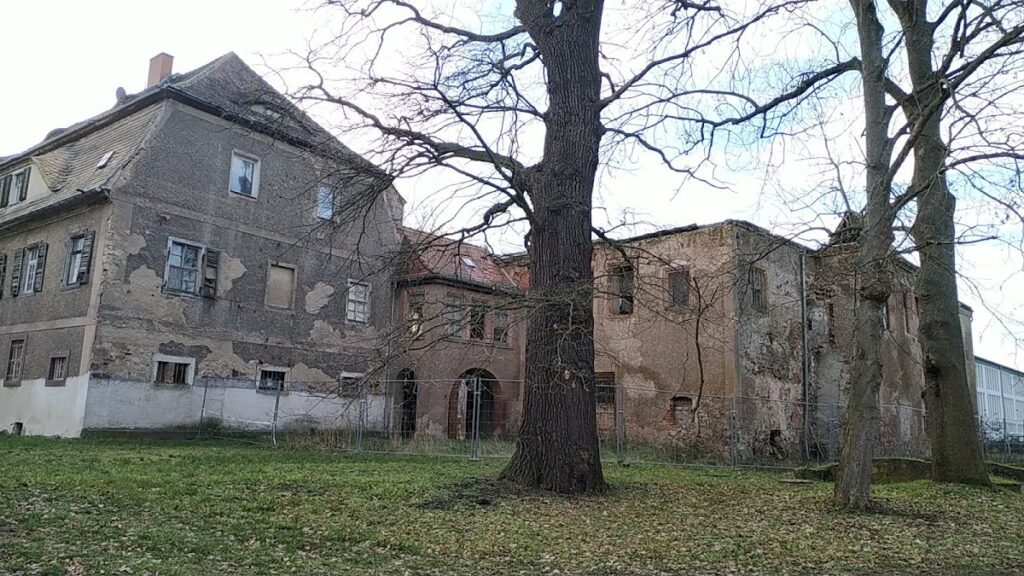 Schloss Lossa: A Historic Manor Estate in Germany 2 Schloss Lossa