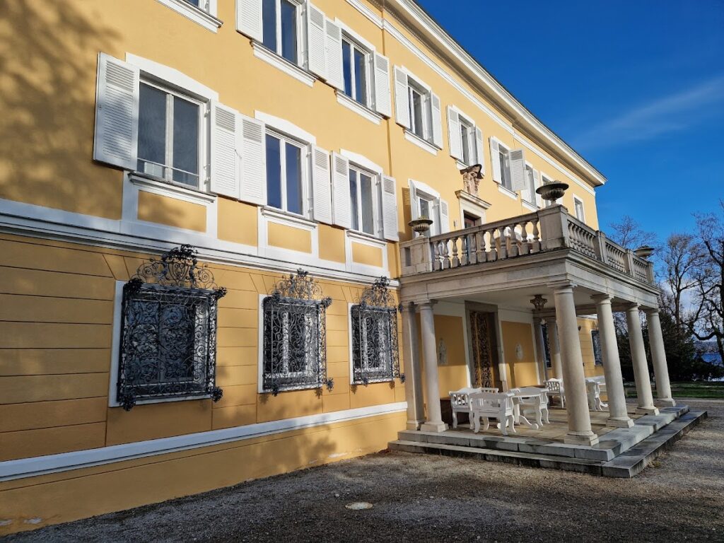 Schloss Tutzing: A Historic Residence and Evangelical Academy in Germany 1 Schloss Tutzing