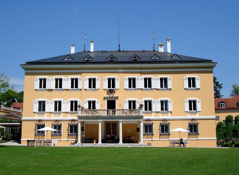 Schloss Tutzing: A Historic Residence and Evangelical Academy in Germany