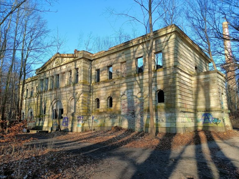Schloss Dwasieden: A Nineteenth-Century Palace Estate in Germany