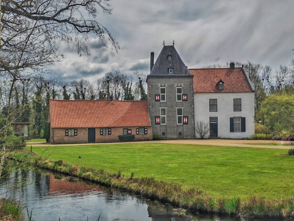 Klein Kasteel, Deurne: Medieval Residence of the Lords of Deurne 1 Klein Kasteel, Deurne