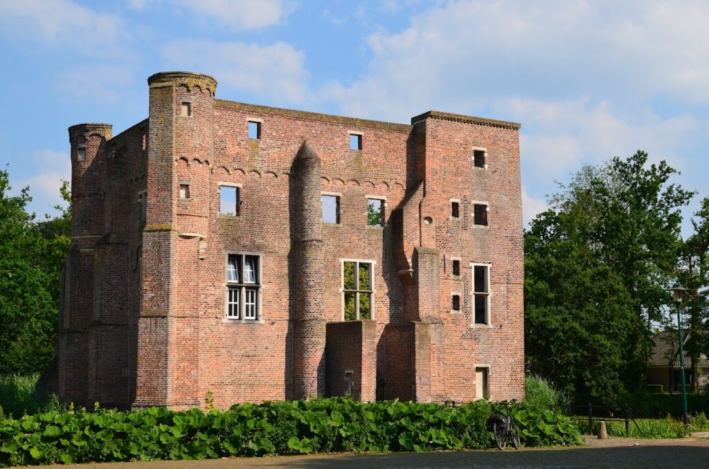 Klein Kasteel, Deurne: Medieval Residence of the Lords of Deurne 2 Klein Kasteel, Deurne