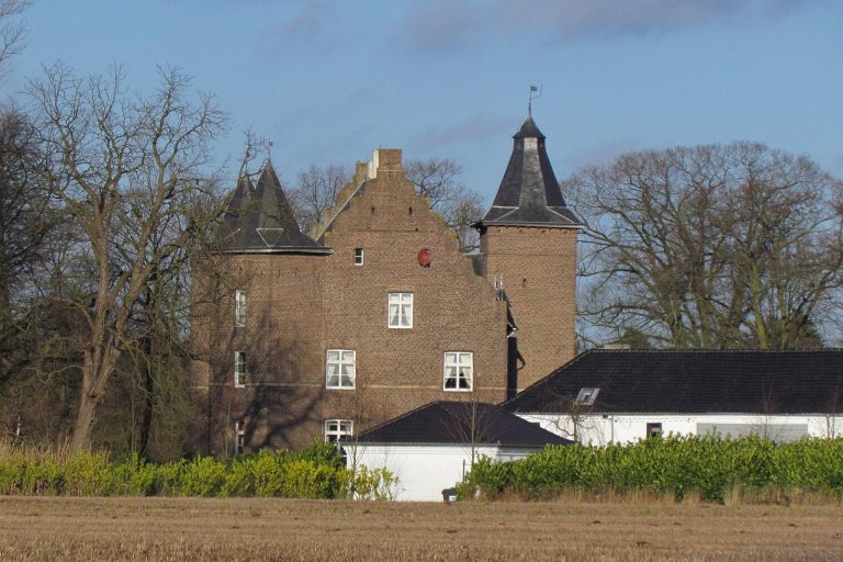 Schloss Effeld: A Late Gothic Moated Castle in Germany