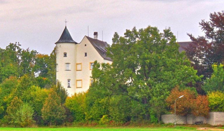 Schloss Lauterbach, Bavaria: A Medieval Castle Estate Rebuilt Through the Centuries