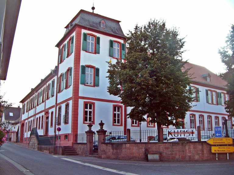 Kleinniedesheimer Schloss: A Baroque Palace in Germany