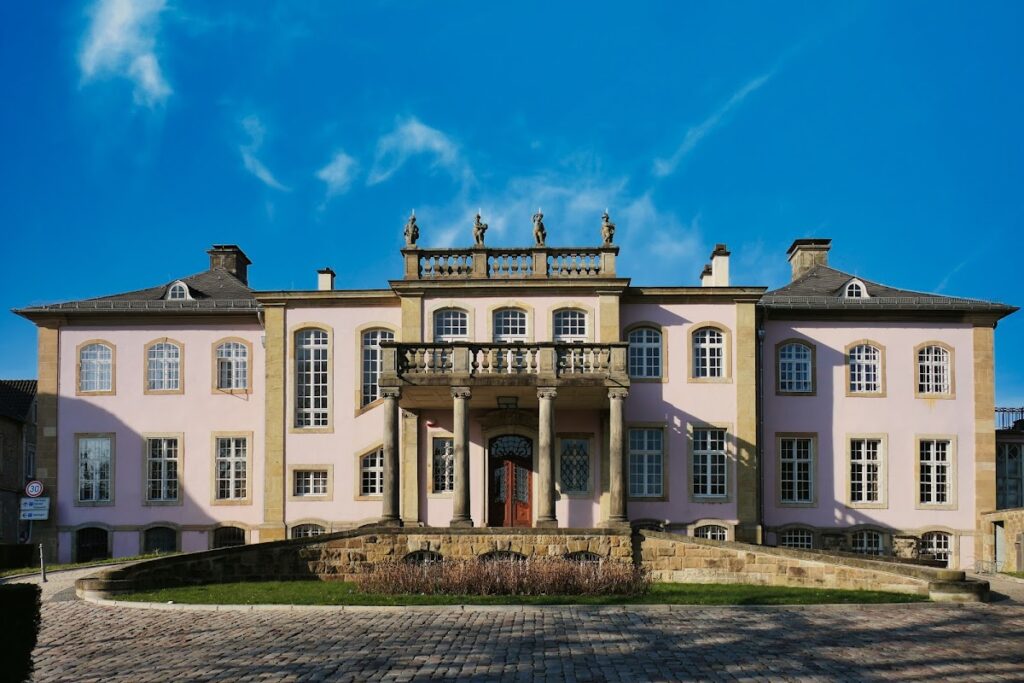 Schloss Stietencron: A Baroque Manor House and Public Park in Germany 1 Schloss Stietencron