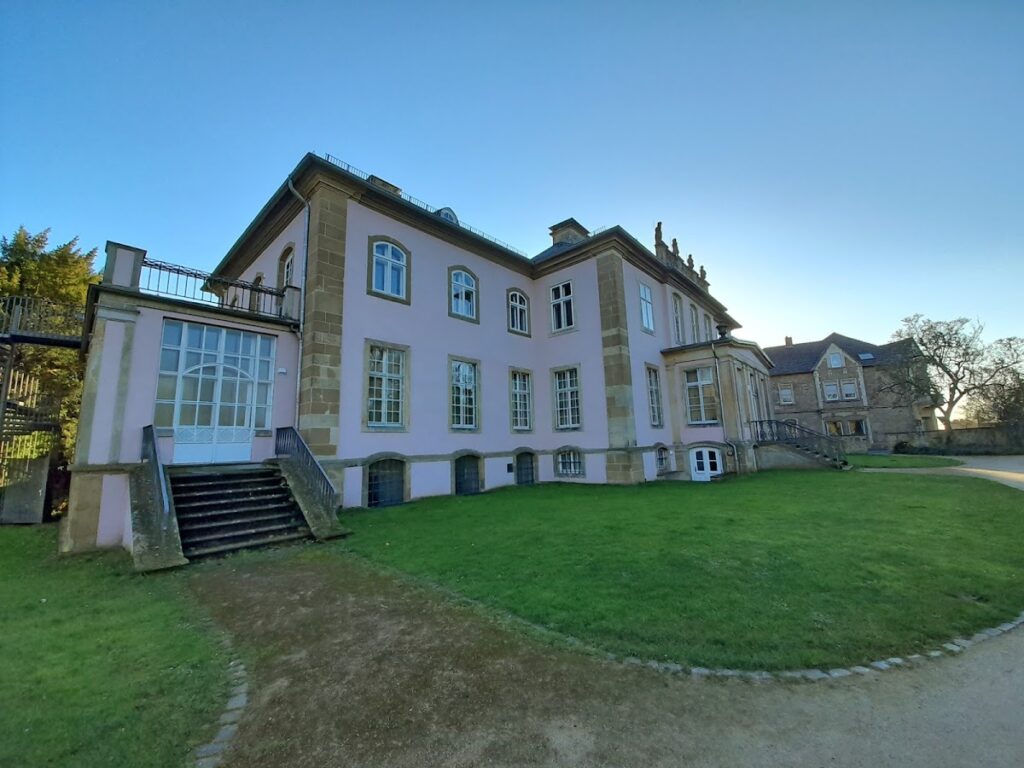Schloss Stietencron: A Baroque Manor House and Public Park in Germany 2 Schloss Stietencron