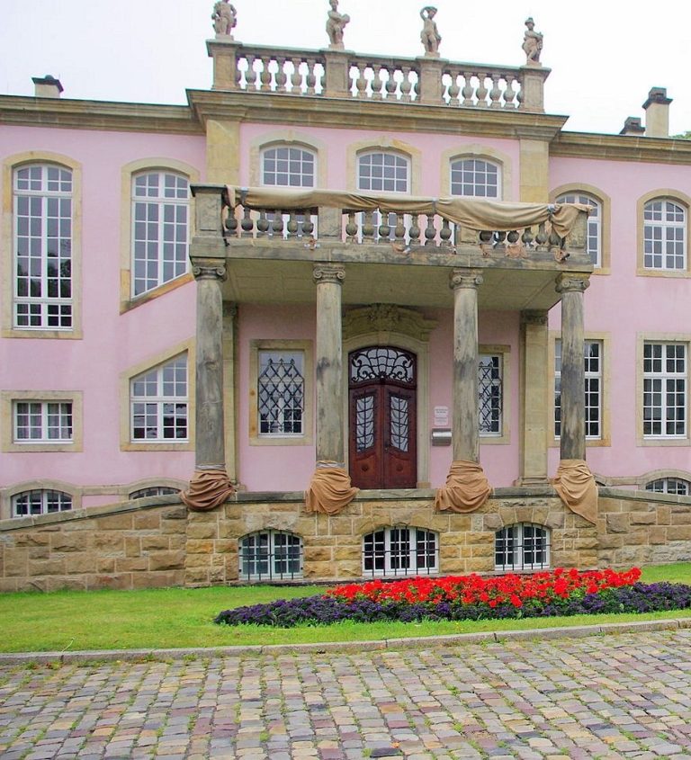 Schloss Stietencron: A Baroque Manor House and Public Park in Germany