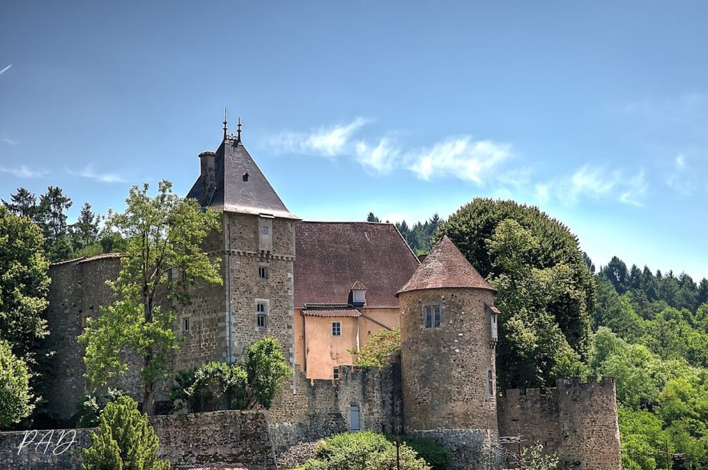 Château de Châteldon: A Fortified Castle in France 2 Château de Châteldon