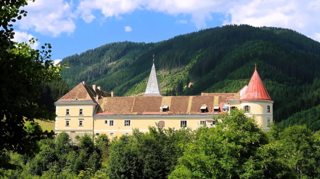 Schloss Wasserberg: Castle and Episcopal Estate in Austria 1 Schloss Wasserberg