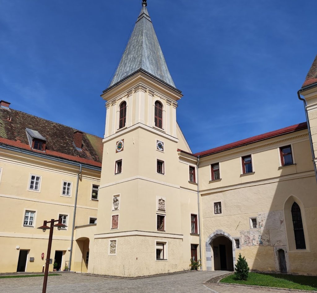 Schloss Wasserberg: Castle and Episcopal Estate in Austria 2 Schloss Wasserberg