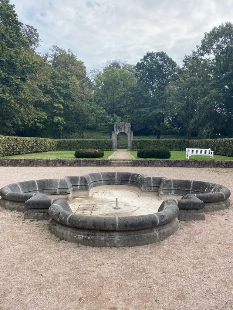 Palais Rosenhöhe: An Aristocratic Residence and Photography Center in Darmstadt 2 Palais Rosenhöhe