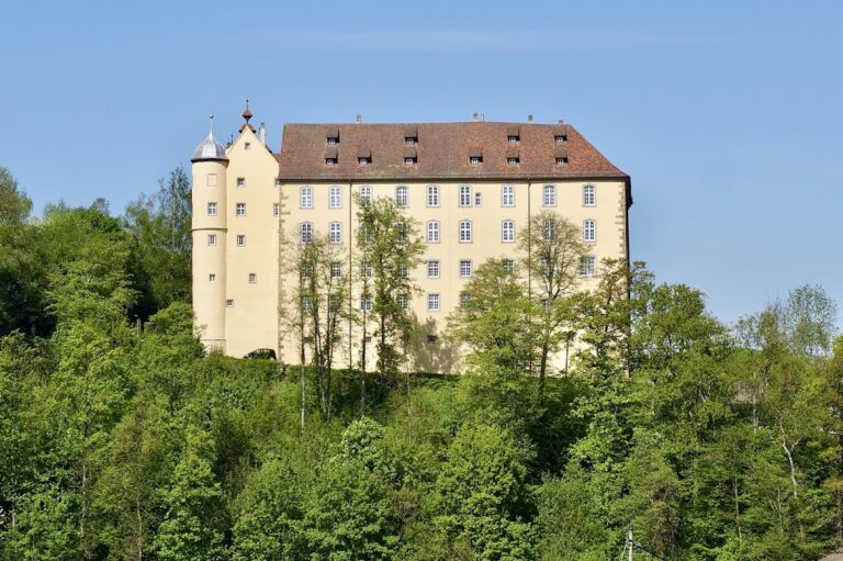 Schloss Untergröningen: A Baroque Palace Complex in Germany