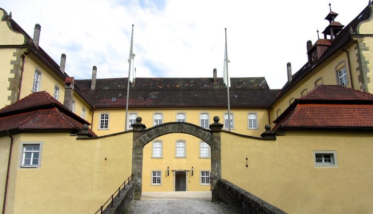 Schloss Untergröningen: A Baroque Palace Complex in Germany