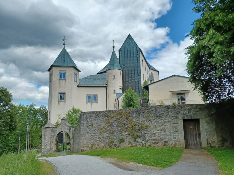 Schloss Fürstenstein: A Medieval Castle and Baroque Palace Complex in Germany
