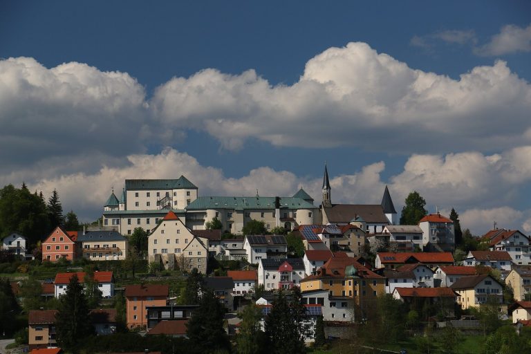 Schloss Fürstenstein: A Medieval Castle and Baroque Palace Complex in Germany