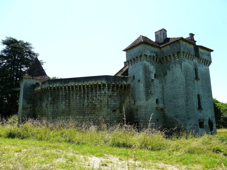 Château de Caussade: A Fortified Château in Trélissac, France
