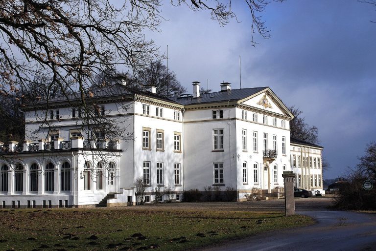 Herrenhaus Waterneverstorf: A Historic Manor House in Schleswig-Holstein