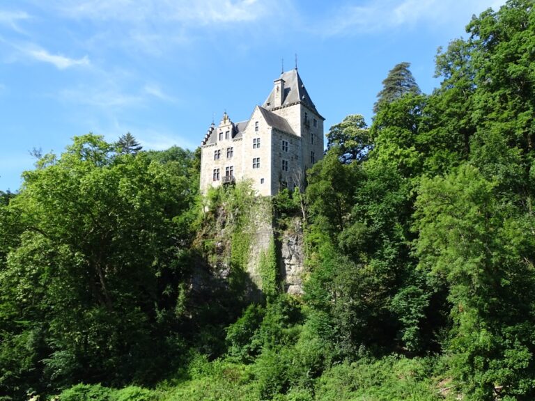 Château de Montjardin: A Fortified Castle in Belgium