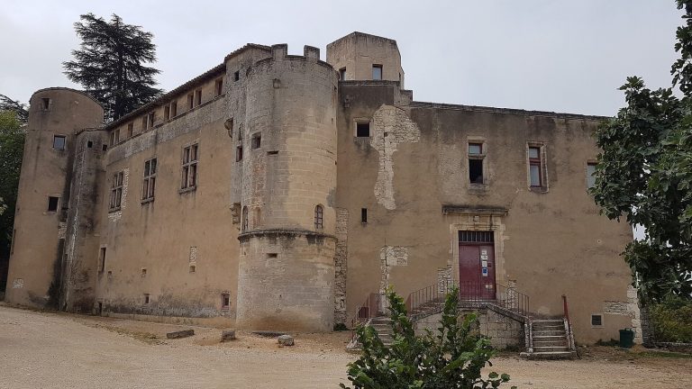 Château de Buoux: A Medieval and Renaissance Seigneurial Residence in France