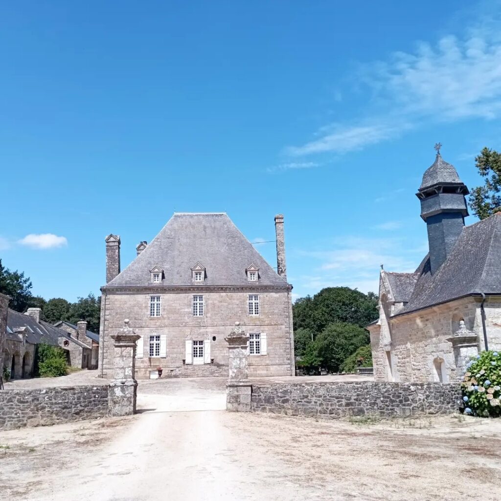 Château de Trégarantec à Mellionnec: Historic Estate and Château in France 1 Château de Trégarantec à Mellionnec