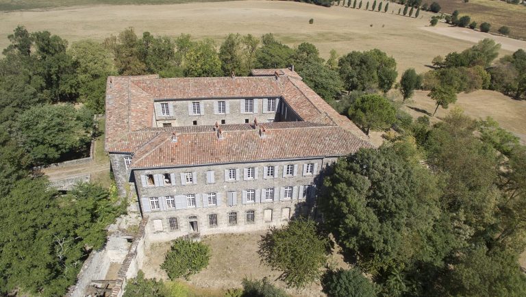 Château d’Aguts: A Former Medieval Fortress and Seigneurial Residence in France