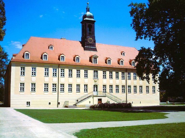 Schloss Elsterwerda: A Baroque Palace and Historic School Complex in Germany