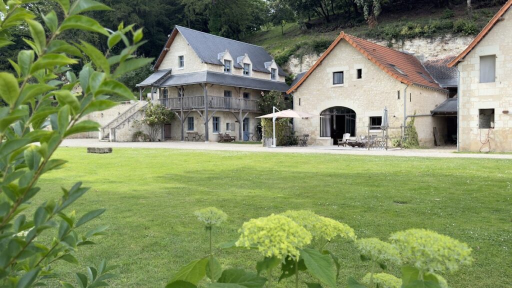 Château de Sonnay: A Fifteenth-Century Seigneurial Residence in France 2 Château de Sonnay