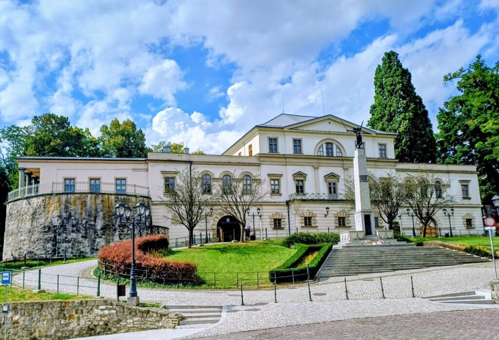 Hunting Palace of the Habsburgs in Cieszyn: A Classicist Summer Residence 1 Hunting palace of the Habsburgs in Cieszyn