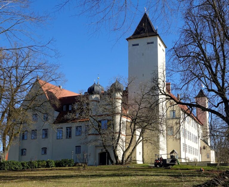Schloss Hofhegnenberg: A Medieval Castle Transformed into an Aristocratic Residence